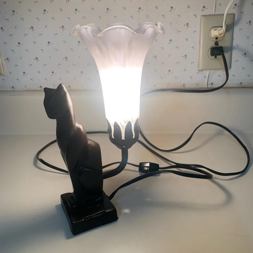 Vintage Metal Cat Lamp with Lily Flower Glass Shade -Complete and Working - Picture 2 of 7